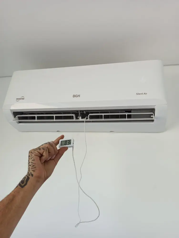 Equipo de aire acondicionado piso techo instalado